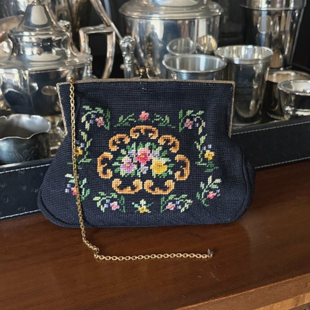 Vtg Black Needlepoint Floral Clutch Purse Gold Tone Kiss Lock Ornate Frame Chain - Picture 2 of 8